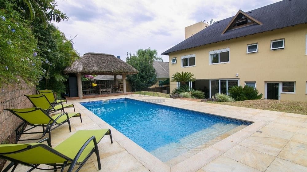 Saiba tudo sobre comprar um imóvel com piscina