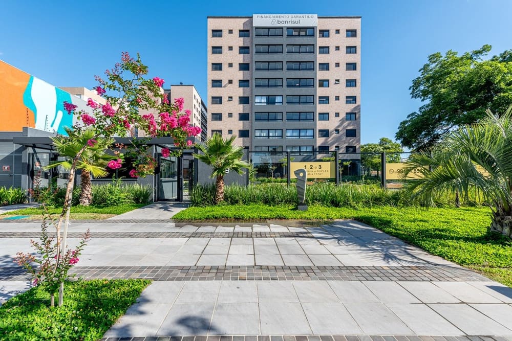Garden Home Resort: fachada na Avenida Otto Niemeyer, bairro Tristeza