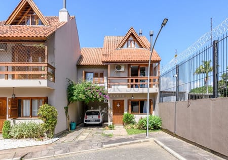Casa em Condomínio no bairro Guarujá em Porto Alegre - Cód. 12442