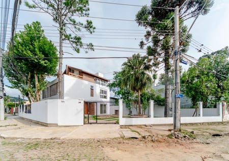 Casa no bairro Guarujá em Porto Alegre - Cód. 14455