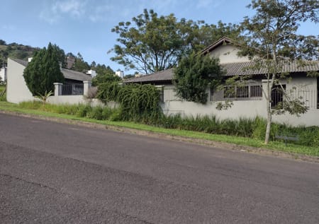 Casa no bairro Guarujá em Porto Alegre - Cód. 14583