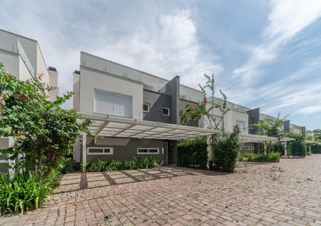 Casa em Condomínio no bairro Pedra Redonda em Porto Alegre - Cód. 15765