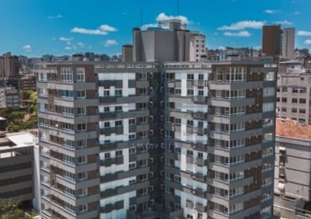 Apartamento no bairro Moinhos de Vento em Porto Alegre - Cód. 17829
