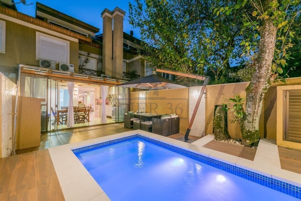 Casa em Condomínio à venda com 296m², 3 dormitórios, 1 suíte, 2 vagas no bairro Vila Assunção em Porto Alegre - Foto 1