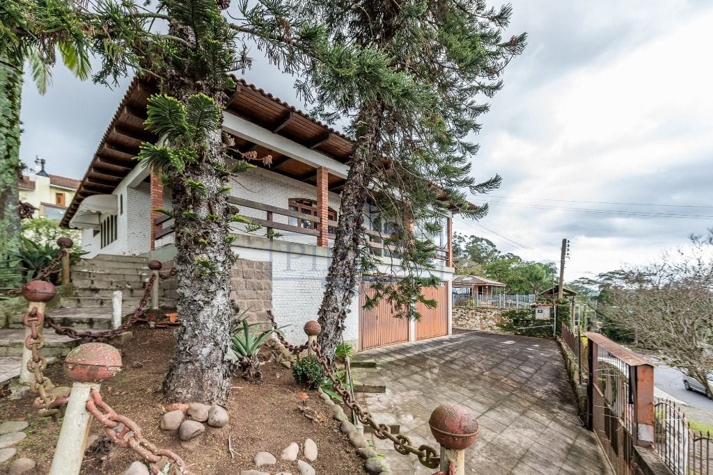 Casa à venda com 275m², 2 dormitórios, 2 suítes, 2 vagas no bairro Ipanema em Porto Alegre - Foto 1