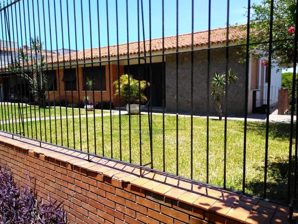 Casa à venda com 400m², 7 dormitórios, 1 suíte, 2 vagas no bairro Vila Assunção em Porto Alegre - Foto 1