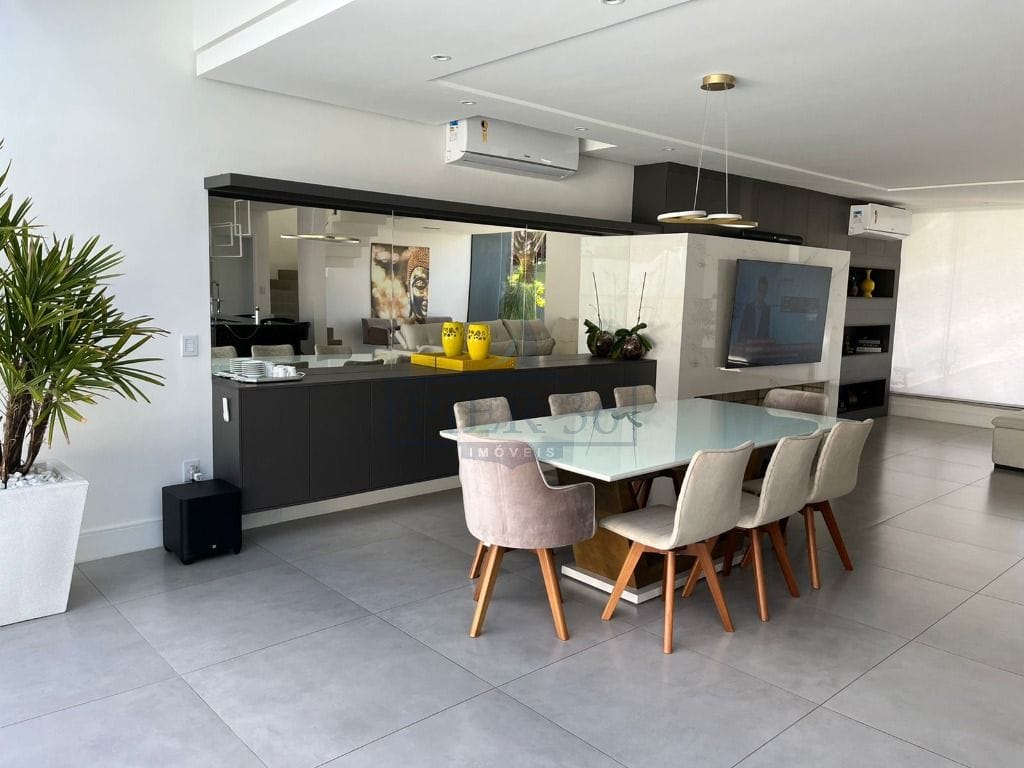 Casa em Condomínio à venda com 270m², 3 dormitórios, 3 suítes, 3 vagas no bairro Hípica em Porto Alegre - Foto 1