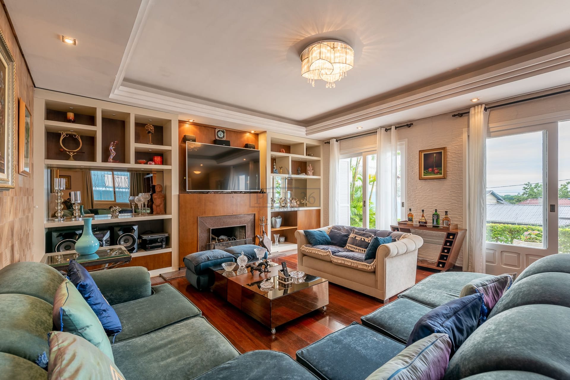Casa à venda com 300m², 3 dormitórios, 2 suítes, 2 vagas no bairro Vila Assunção em Porto Alegre - Foto 1