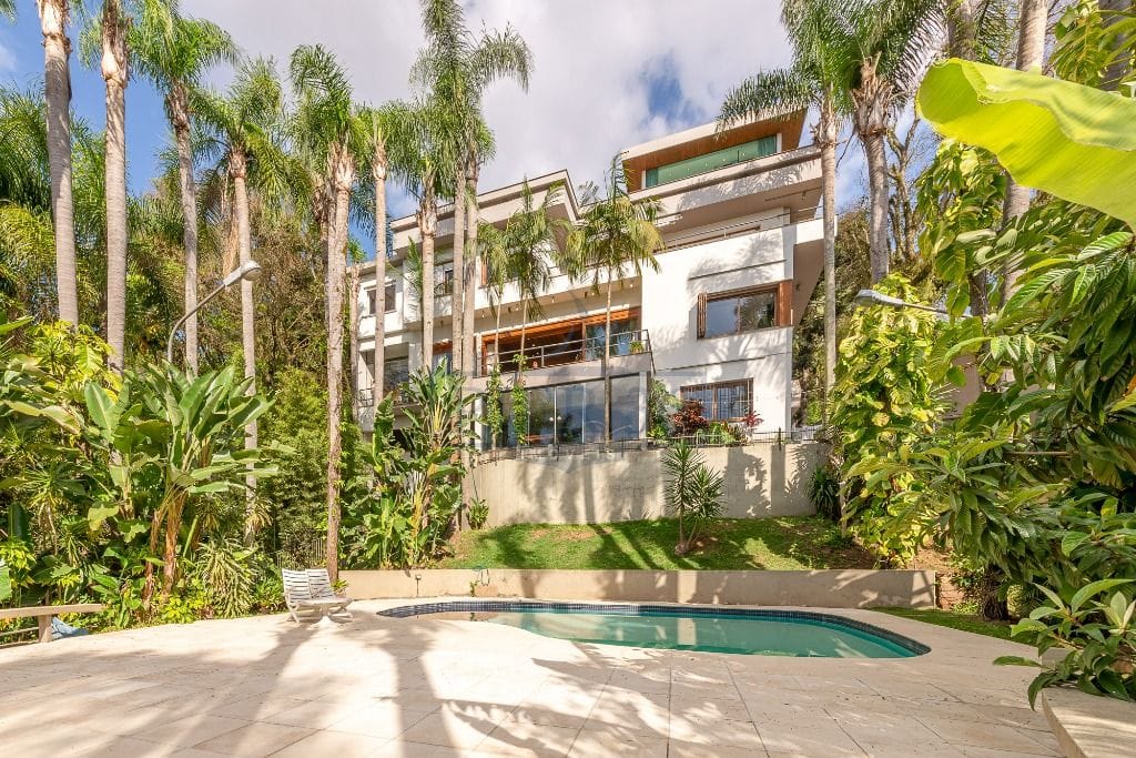 Casa à venda com 524m², 4 dormitórios, 4 suítes no bairro Vila Assunção em Porto Alegre - Foto 1