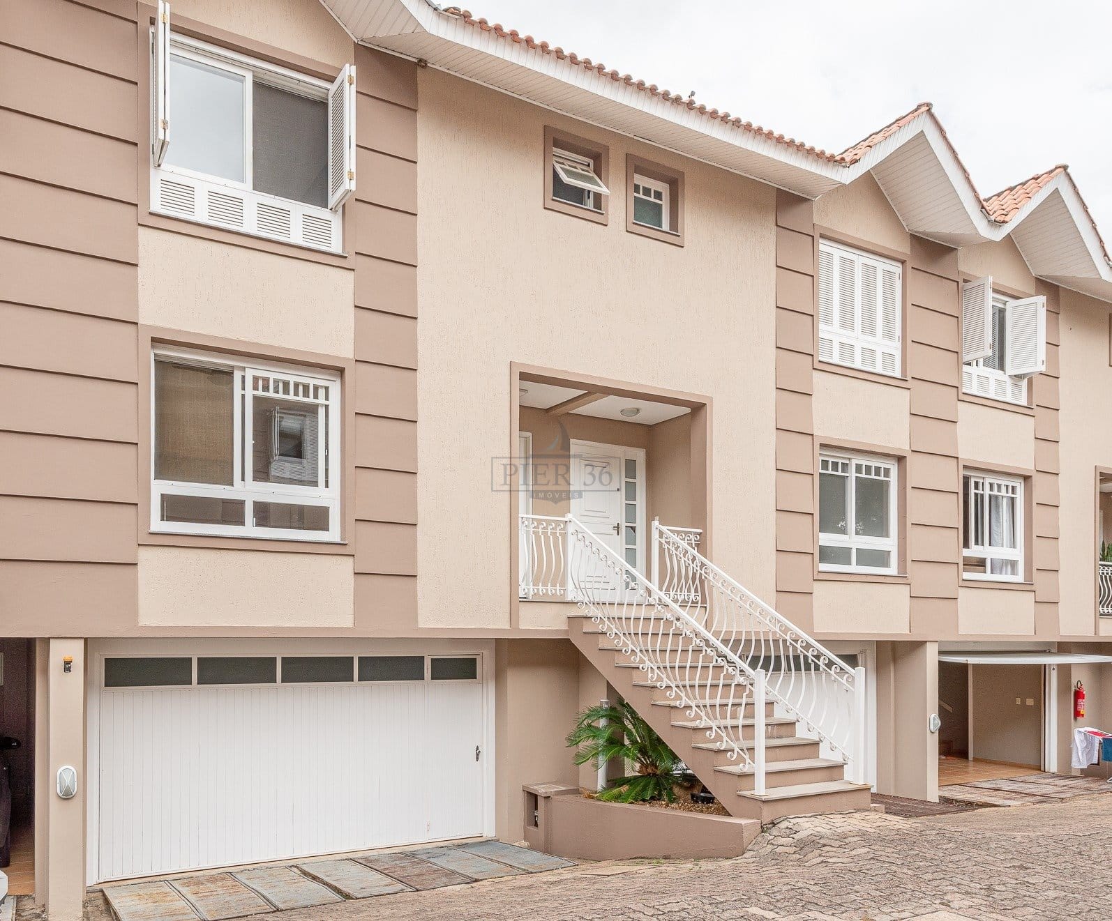 Casa em Condomínio à venda com 204m², 3 dormitórios, 1 suíte, 2 vagas no bairro Jardim Isabel em Porto Alegre - Foto 1