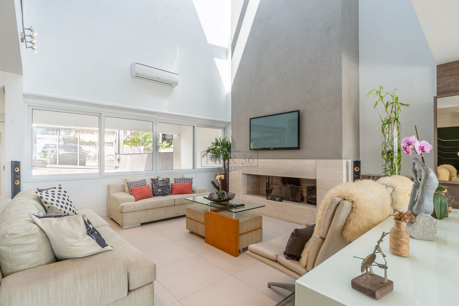 Casa à venda com 427m², 4 dormitórios, 4 suítes, 6 vagas no bairro Jardim Isabel em Porto Alegre - Foto 1