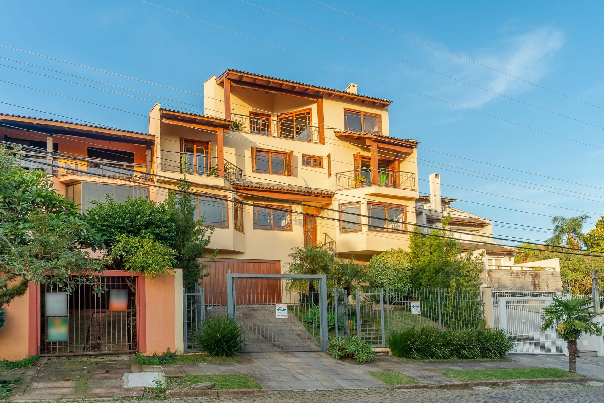 Casa à venda com 358m², 2 dormitórios, 2 suítes, 4 vagas no bairro Jardim Isabel em Porto Alegre - Foto 1
