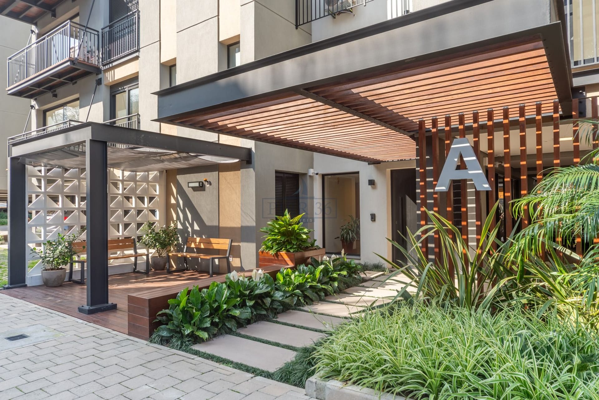 Apartamento à venda com 108m², 3 dormitórios, 1 suíte, 2 vagas no bairro Tristeza em Porto Alegre - Foto 1