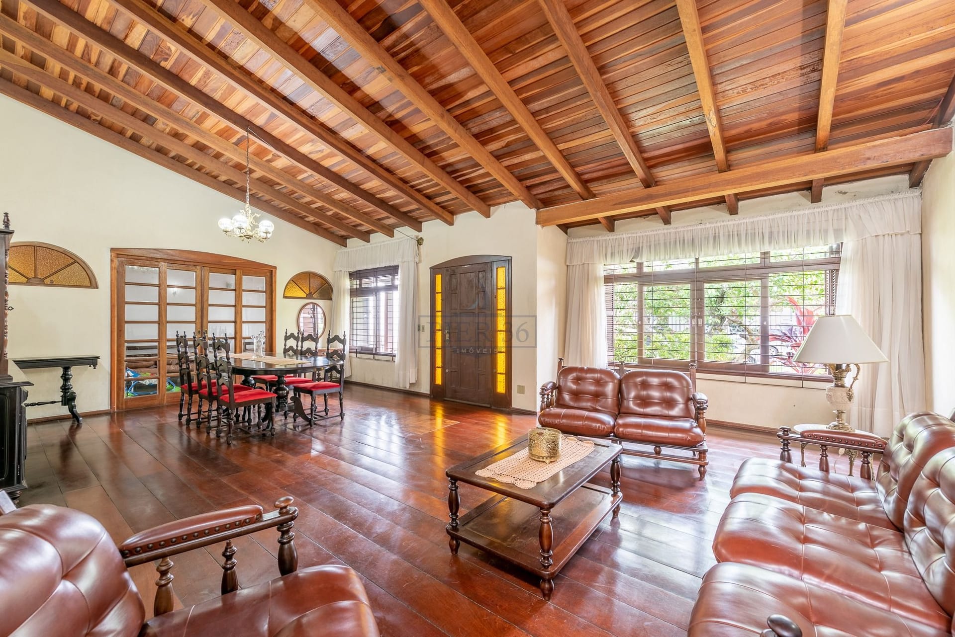 Casa à venda com 200m², 3 dormitórios, 1 suíte, 3 vagas no bairro Tristeza em Porto Alegre - Foto 1