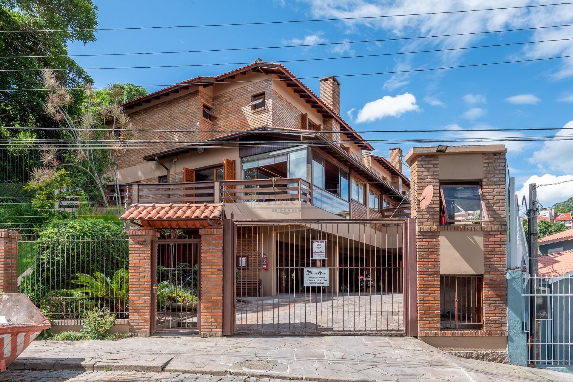Casa em Condomínio à venda com 200m², 3 dormitórios, 1 suíte, 2 vagas no bairro Jardim Isabel em Porto Alegre - Foto 1