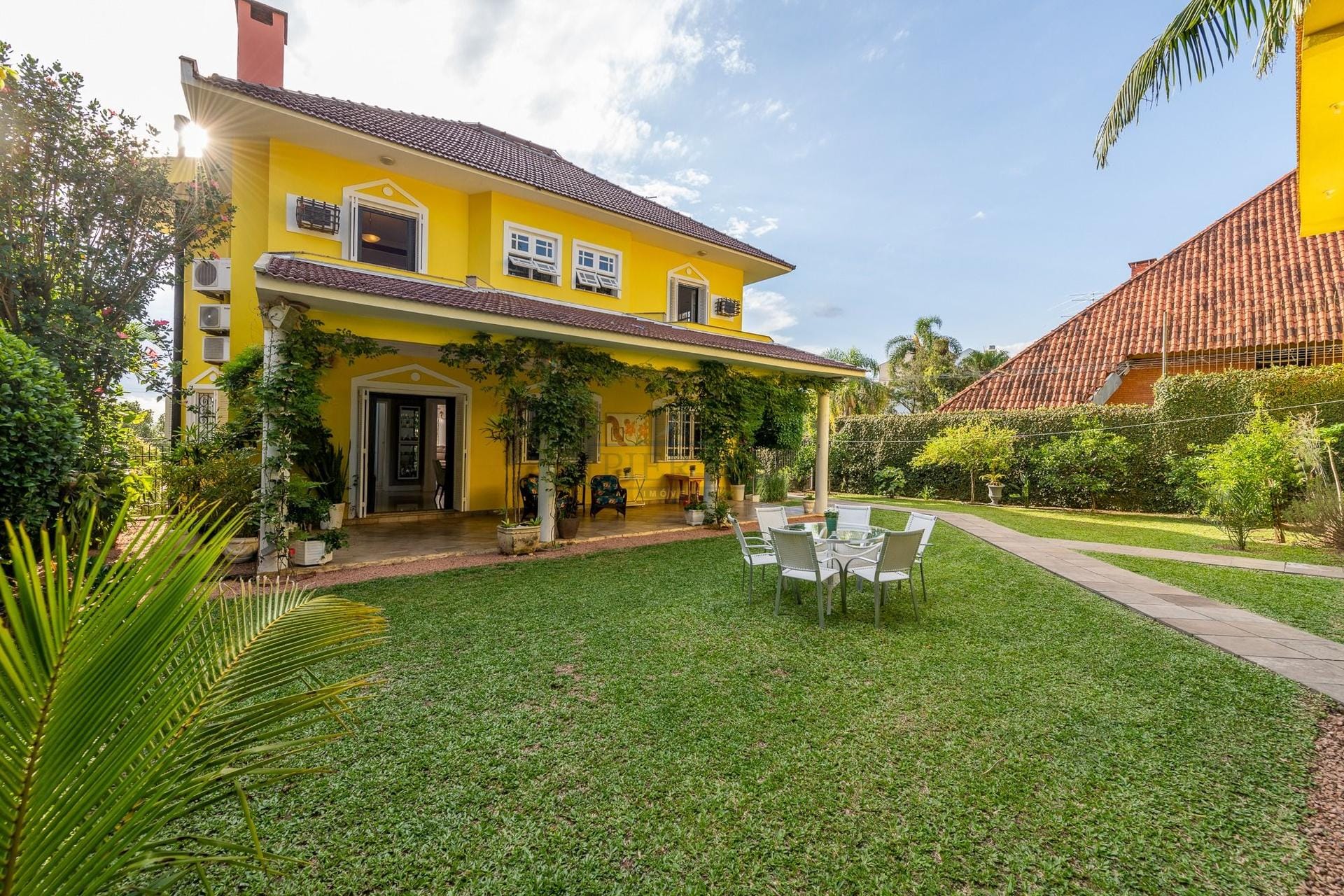 Casa à venda com 607m², 4 dormitórios, 4 suítes, 4 vagas no bairro Jardim Isabel em Porto Alegre - Foto 1