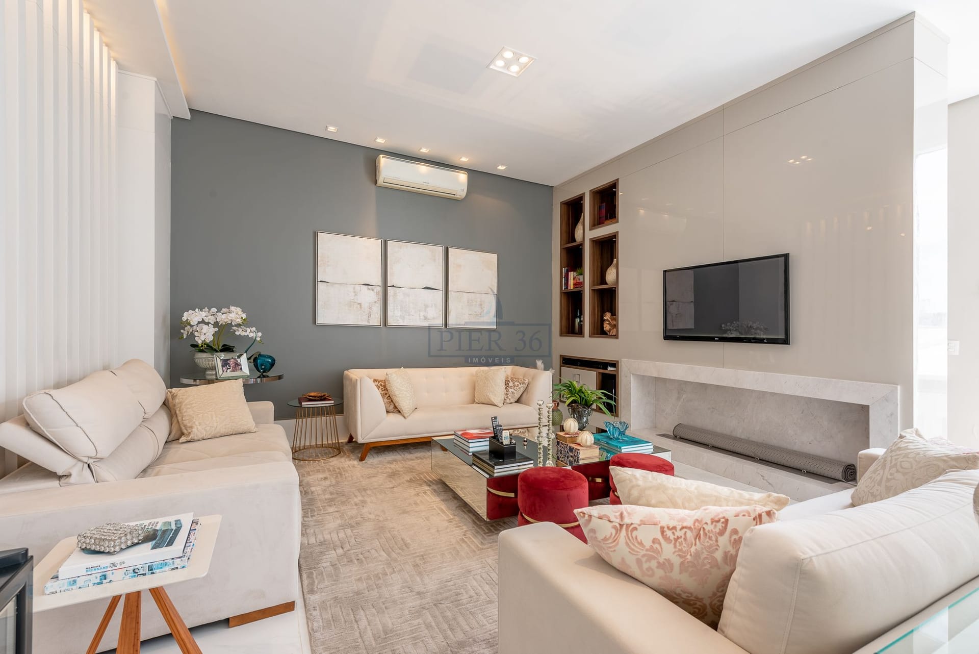 Casa à venda com 360m², 5 dormitórios, 2 suítes, 3 vagas no bairro Tristeza em Porto Alegre - Foto 1