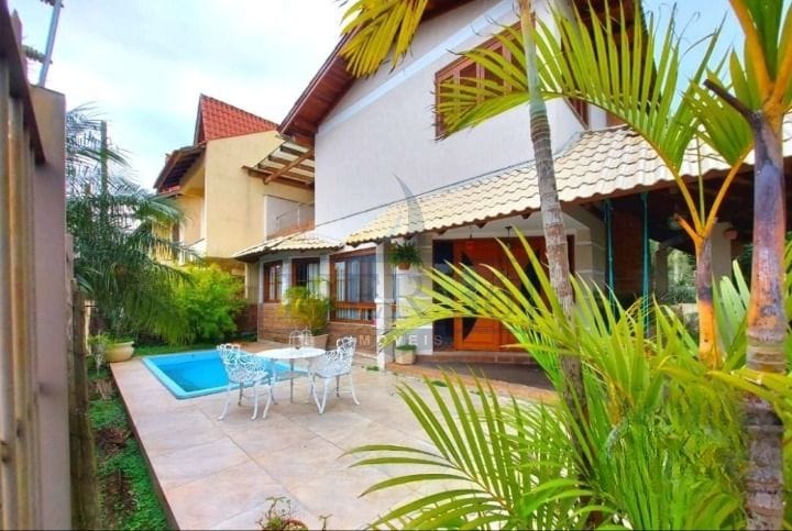 Casa à venda com 250m², 4 dormitórios, 2 suítes, 2 vagas no bairro Hípica em Porto Alegre - Foto 1