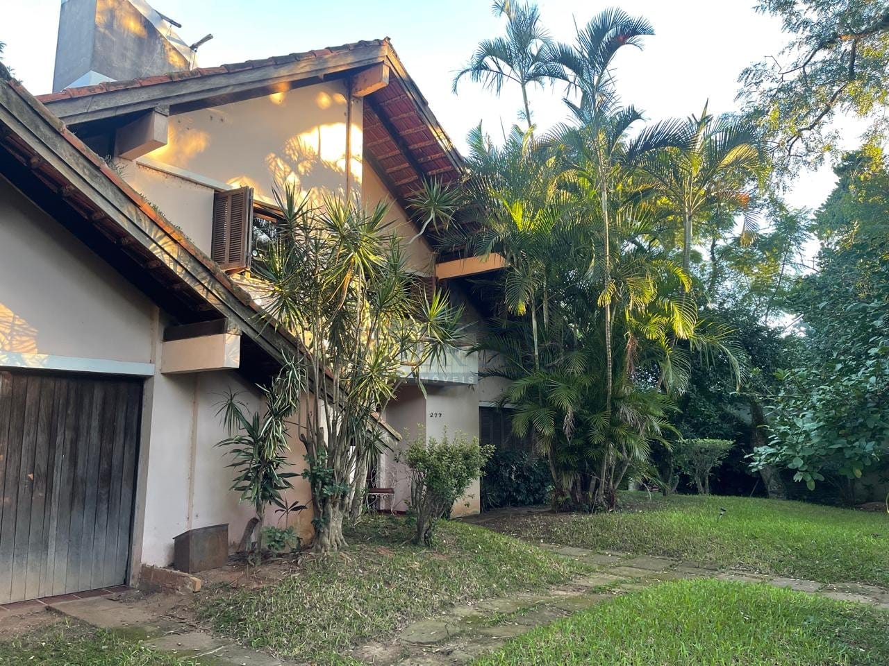 Casa à venda com 1077m², 3 dormitórios, 2 vagas no bairro Jardim Isabel em Porto Alegre - Foto 1
