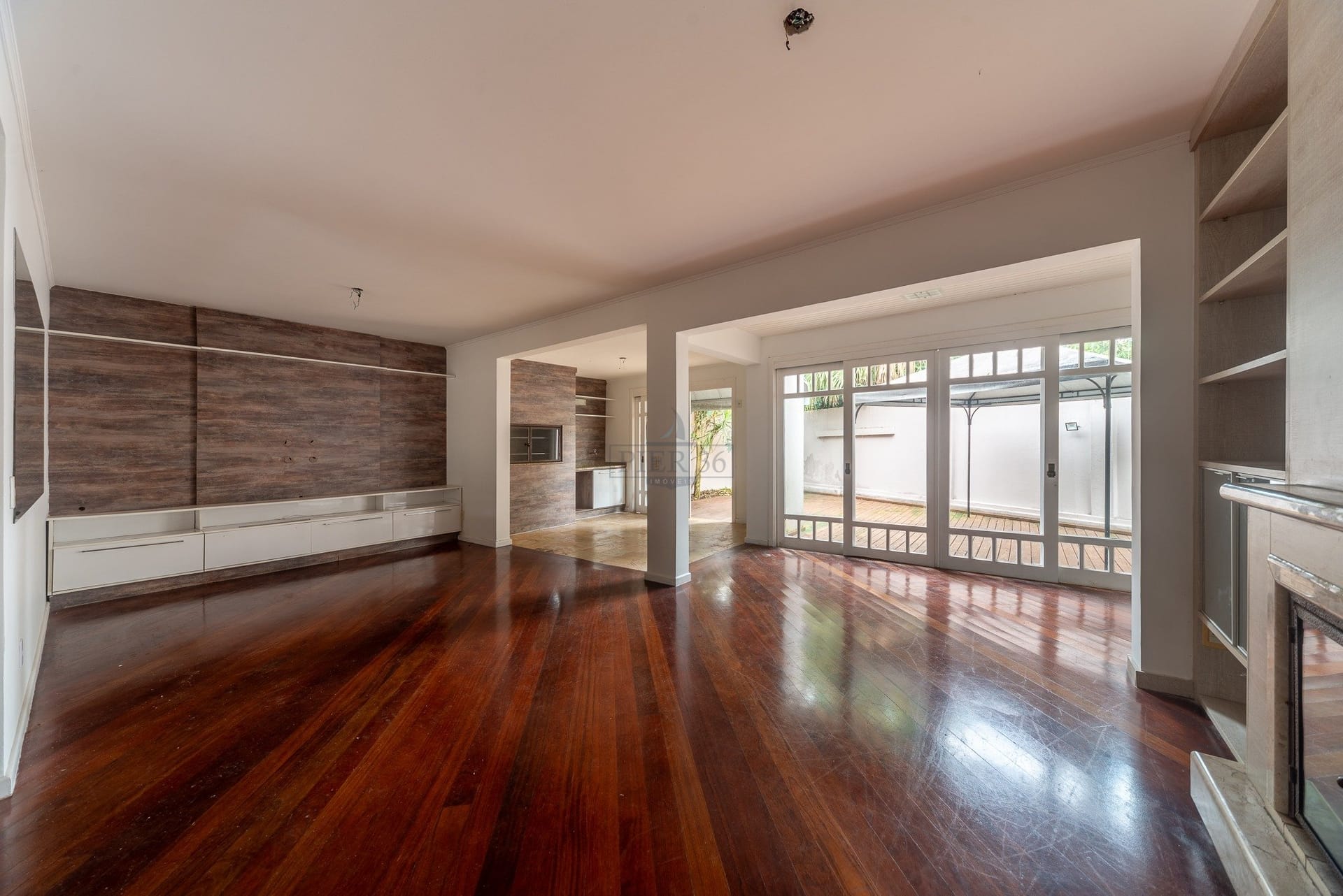 Casa em Condomínio à venda com 205m², 3 dormitórios, 1 suíte, 3 vagas no bairro Pedra Redonda em Porto Alegre - Foto 1