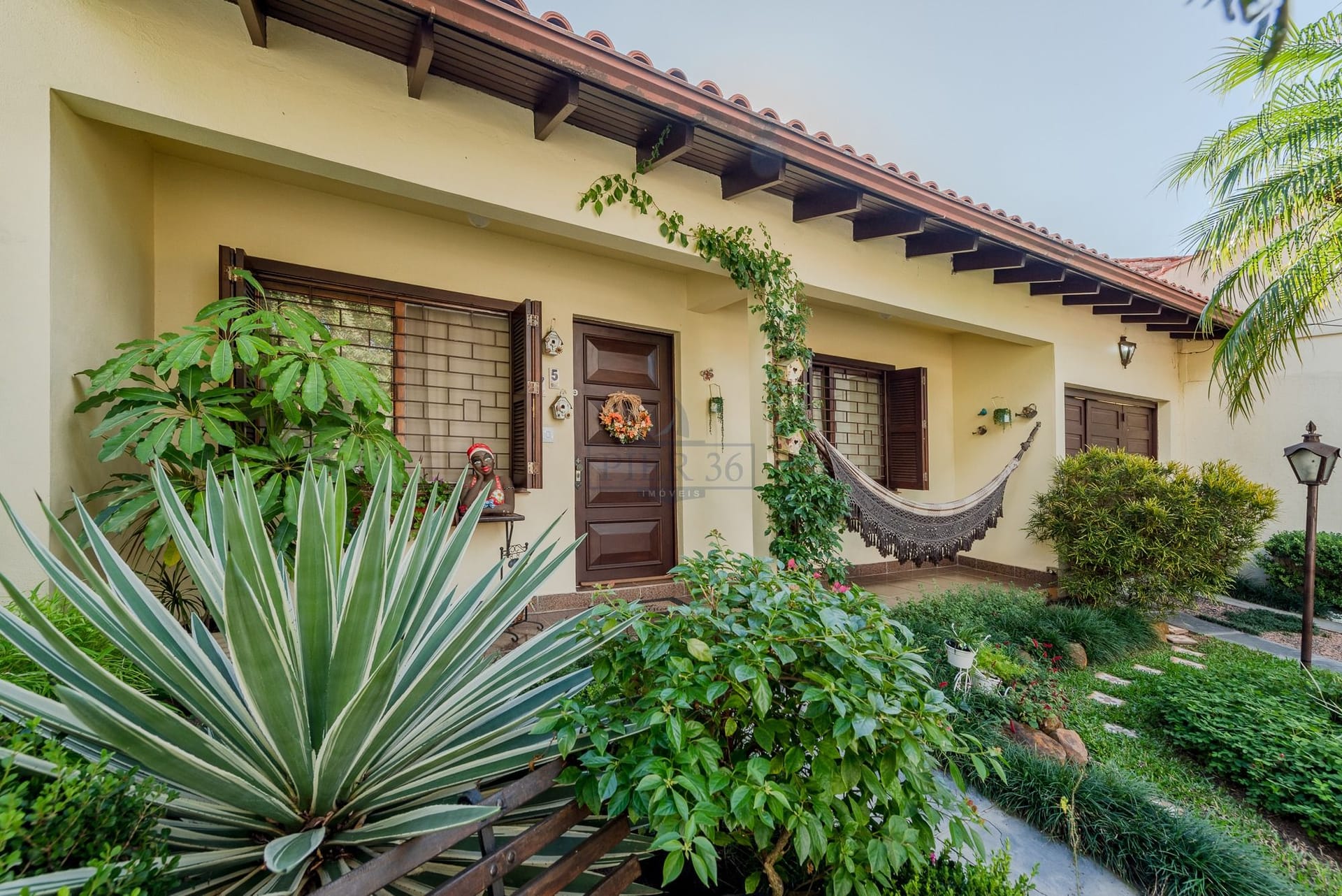 Casa à venda com 150m², 3 dormitórios, 1 suíte, 2 vagas no bairro Espírito Santo em Porto Alegre - Foto 1