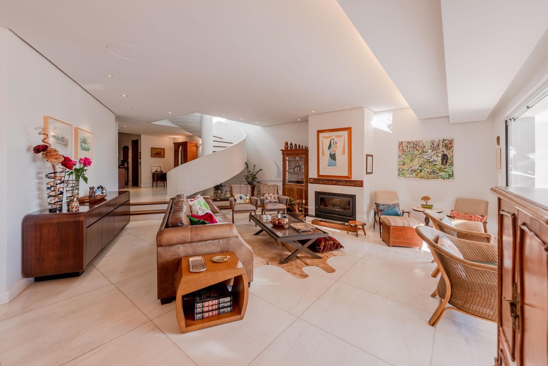 Casa à venda com 360m², 4 dormitórios, 4 suítes, 4 vagas no bairro Cristal em Porto Alegre - Foto 1