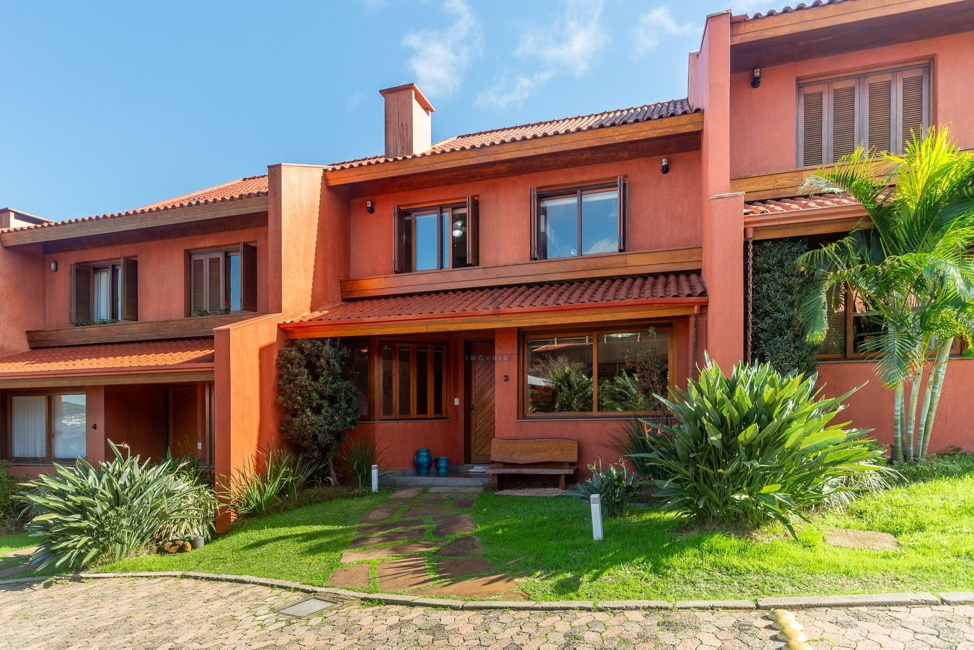 Casa em Condomínio à venda com 286m², 4 dormitórios, 2 suítes, 2 vagas no bairro Cristal em Porto Alegre - Foto 1
