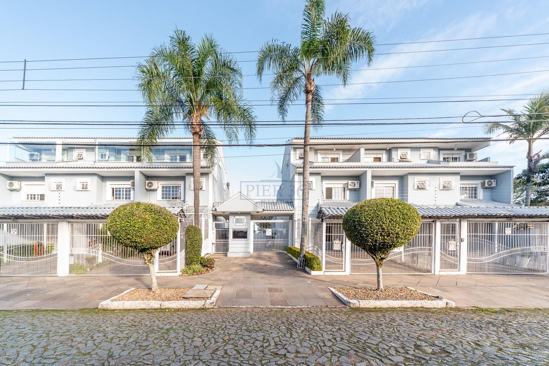 Casa em Condomínio à venda com 184m², 3 dormitórios, 1 suíte, 2 vagas no bairro Vila Assunção em Porto Alegre - Foto 1