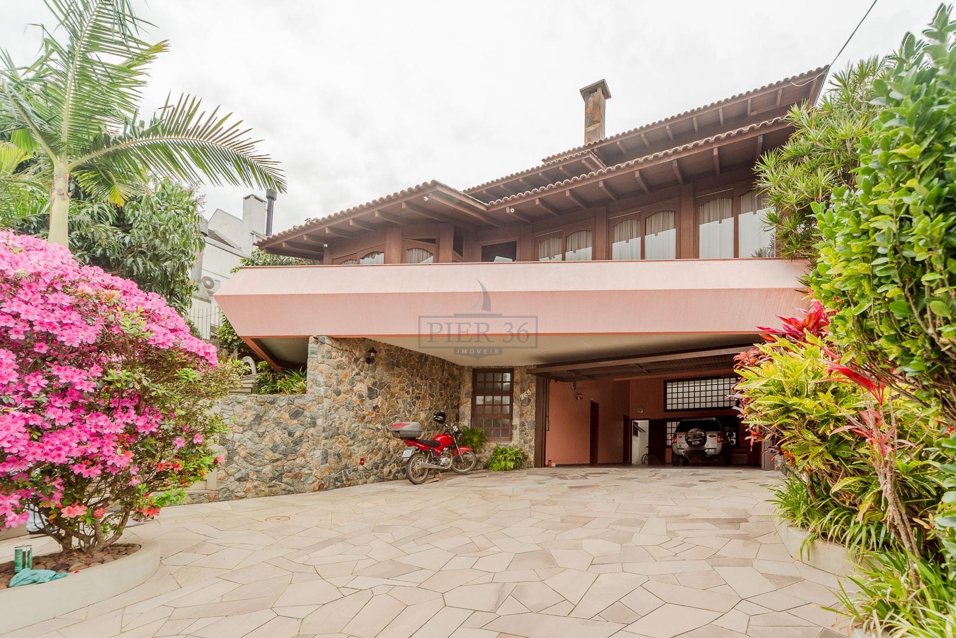 Casa à venda com 646m², 4 dormitórios, 2 suítes, 4 vagas no bairro Jardim Isabel em Porto Alegre - Foto 1