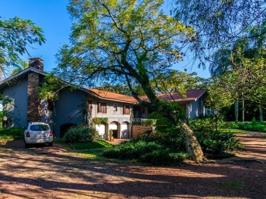 Casa à venda com 579m², 4 dormitórios, 1 suíte, 20 vagas no bairro Cavalhada em Porto Alegre - Foto 1