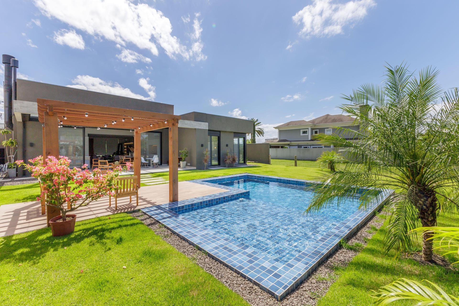 Casa em Condomínio à venda com 380m², 3 dormitórios, 3 suítes, 4 vagas no bairro Terraville em Porto Alegre - Foto 1