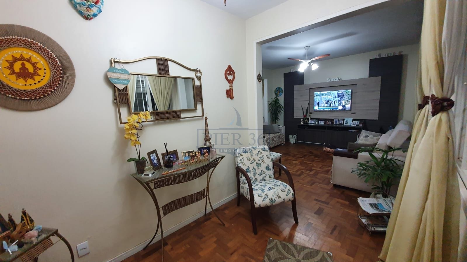 Casa à venda com 210m², 3 dormitórios, 1 suíte, 2 vagas no bairro Guarujá em Porto Alegre - Foto 1