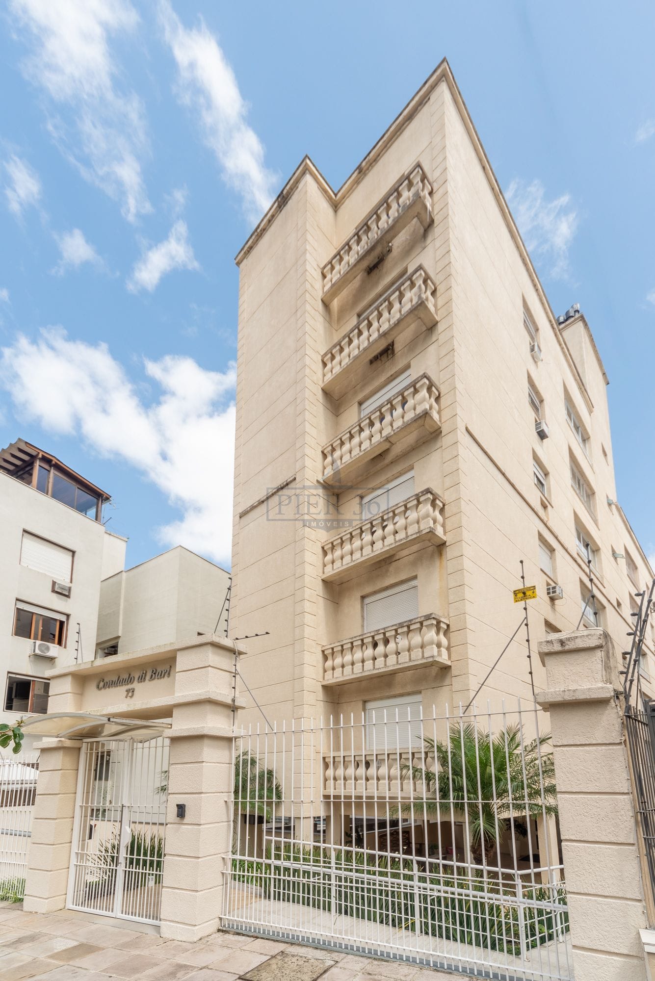 Apartamento à venda com 91m², 3 dormitórios, 2 suítes, 2 vagas no bairro Menino Deus em Porto Alegre - Foto 1
