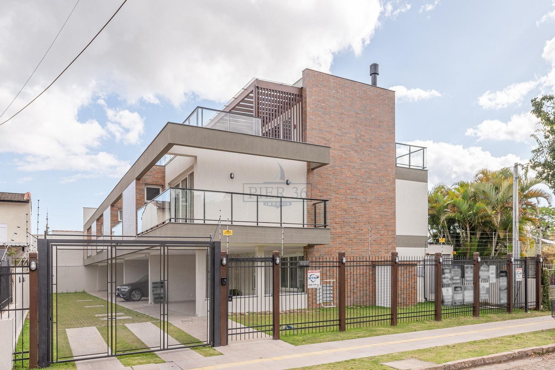 Casa em Condomínio à venda com 306m², 3 dormitórios, 3 suítes, 3 vagas no bairro Vila Assunção em Porto Alegre - Foto 1