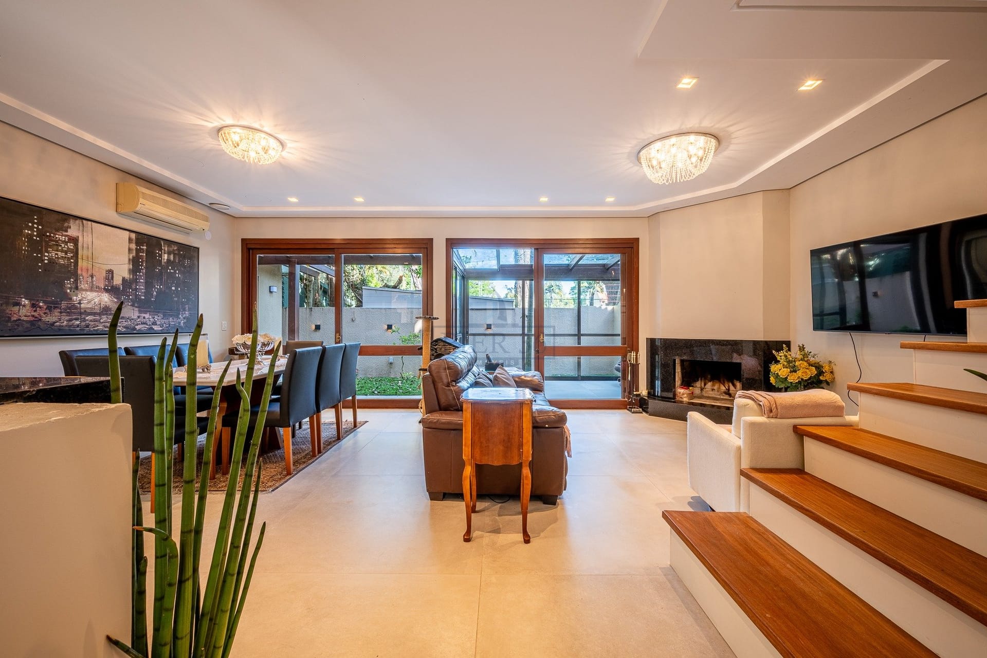 Casa em Condomínio à venda com 330m², 3 dormitórios, 1 suíte, 2 vagas no bairro Tristeza em Porto Alegre - Foto 1