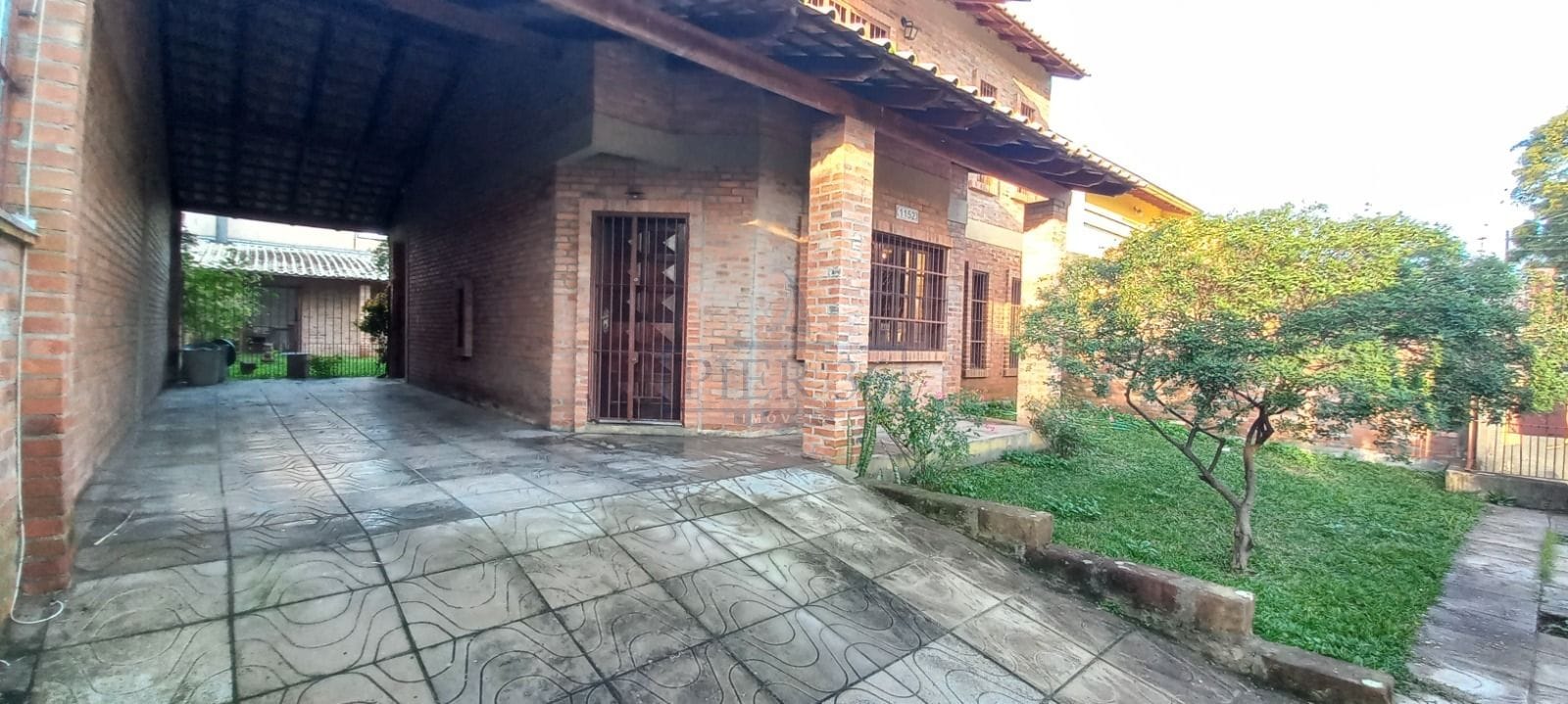 Casa à venda com 267m², 3 dormitórios, 1 suíte, 4 vagas no bairro Ipanema em Porto Alegre - Foto 1