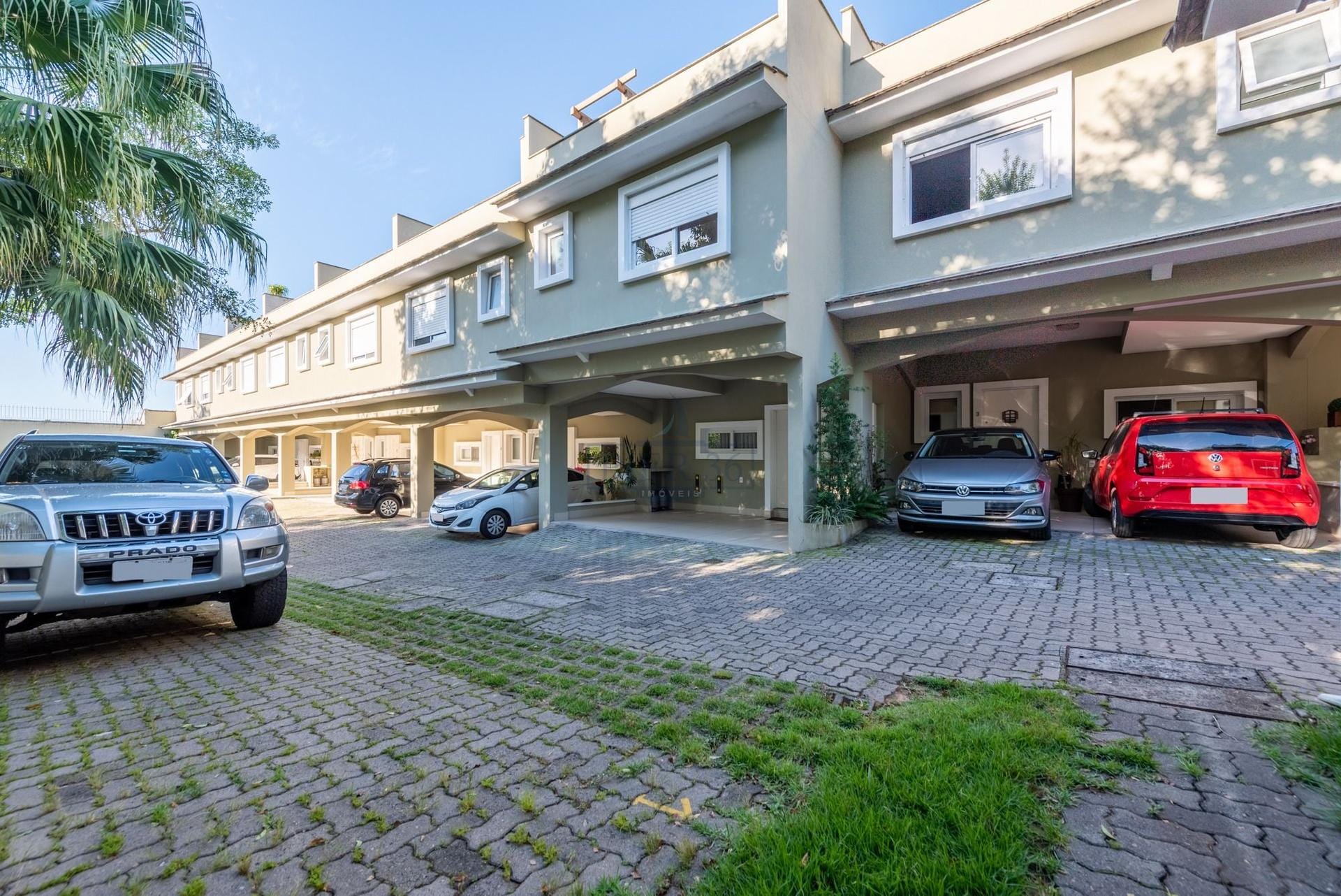 Casa em Condomínio à venda com 180m², 3 dormitórios, 1 suíte, 2 vagas no bairro Tristeza em Porto Alegre - Foto 1
