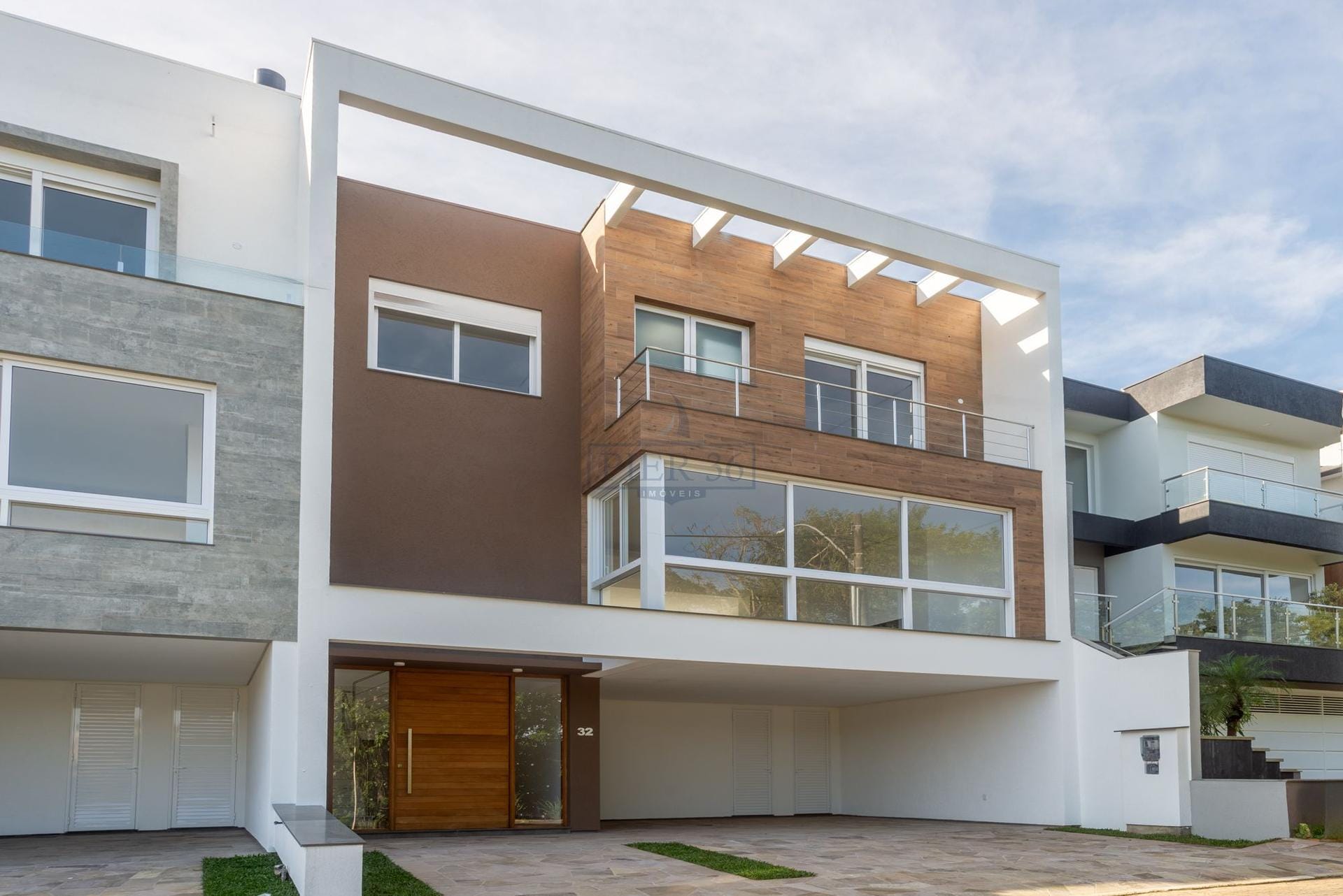 Casa em Condomínio à venda com 256m², 3 dormitórios, 3 suítes, 2 vagas no bairro Hípica em Porto Alegre - Foto 1