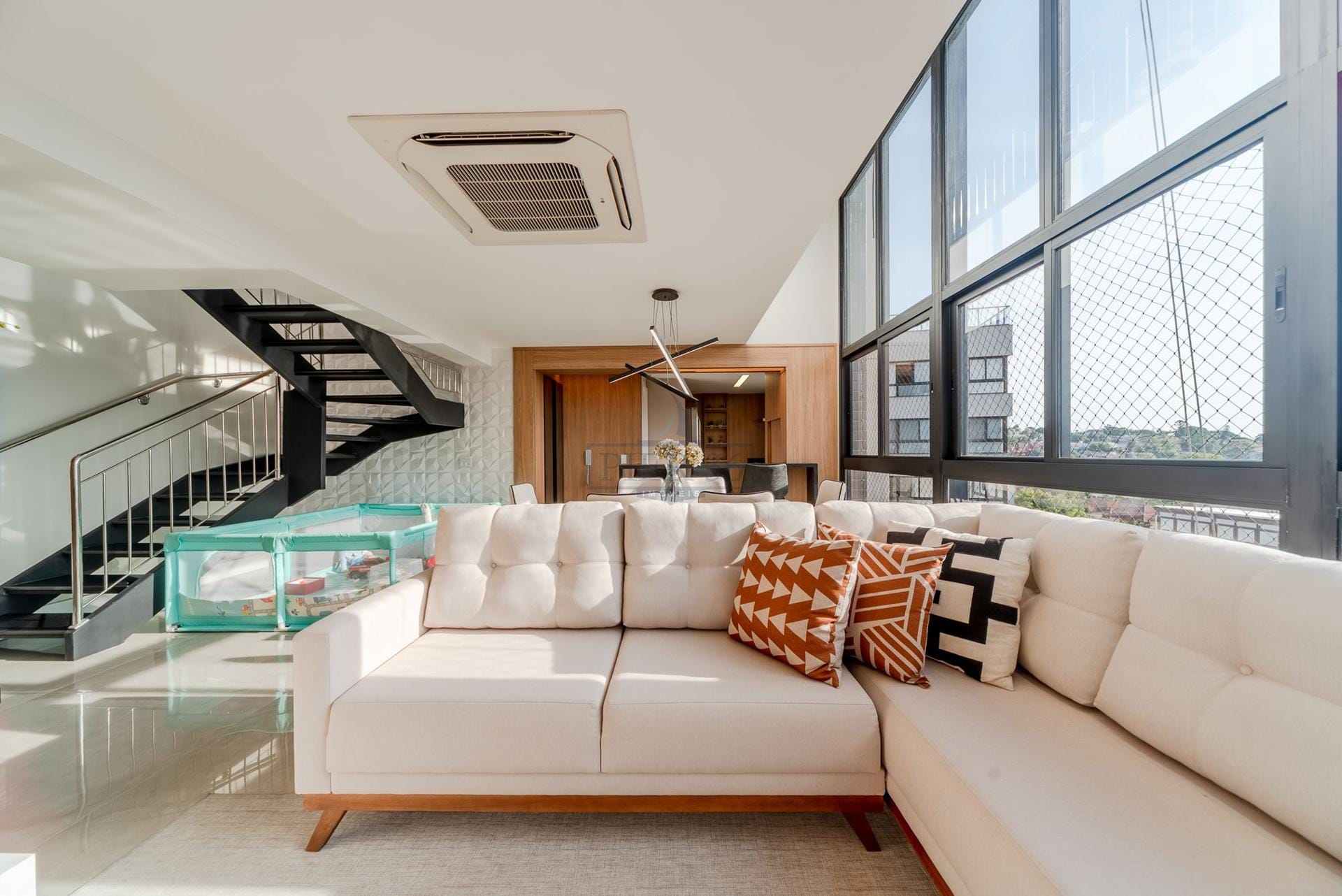 Duplex à venda com 187m², 4 dormitórios, 3 suítes, 4 vagas no bairro Menino Deus em Porto Alegre - Foto 1