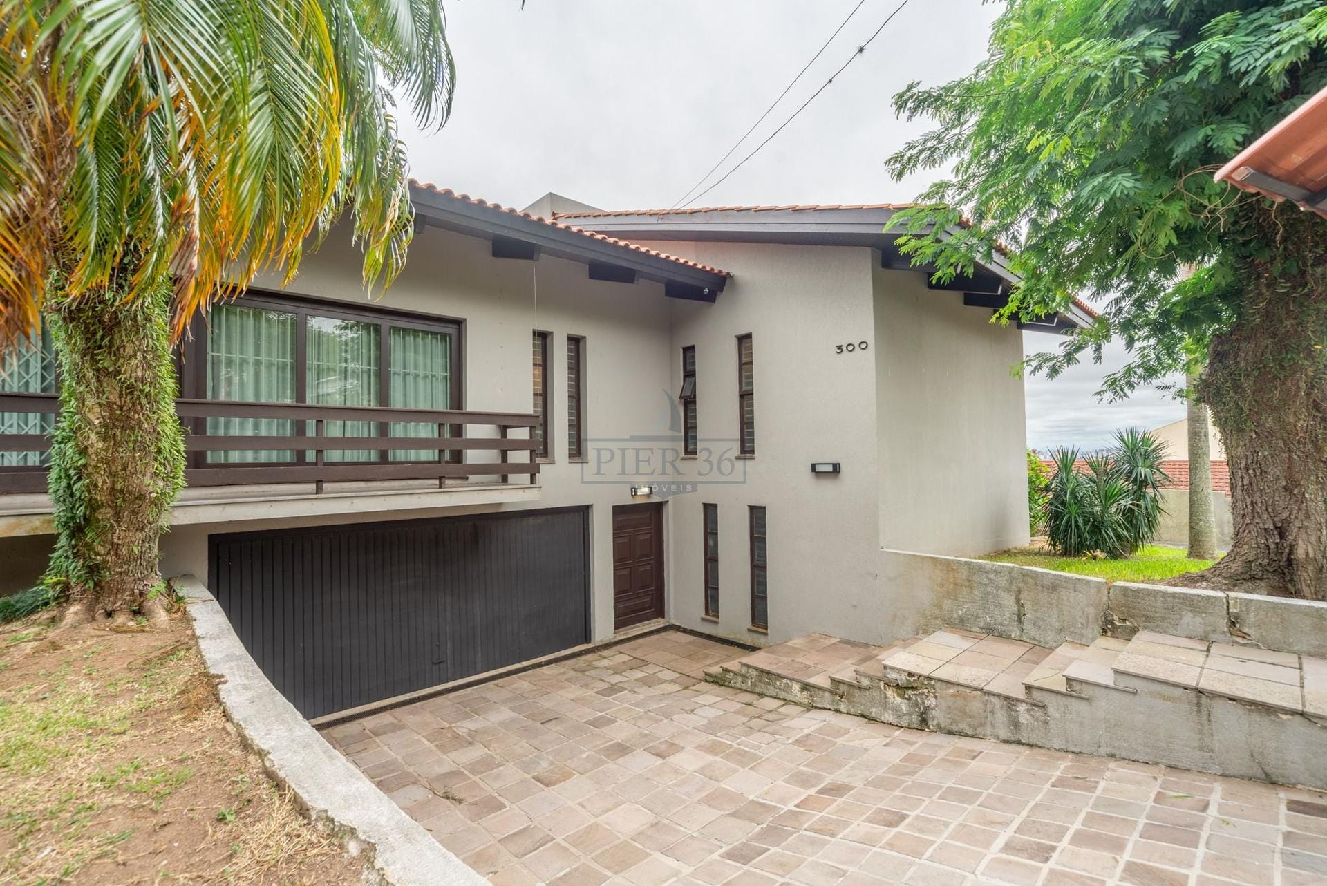 Casa à venda com 417m², 3 dormitórios, 3 suítes, 4 vagas no bairro Teresópolis em Porto Alegre - Foto 1