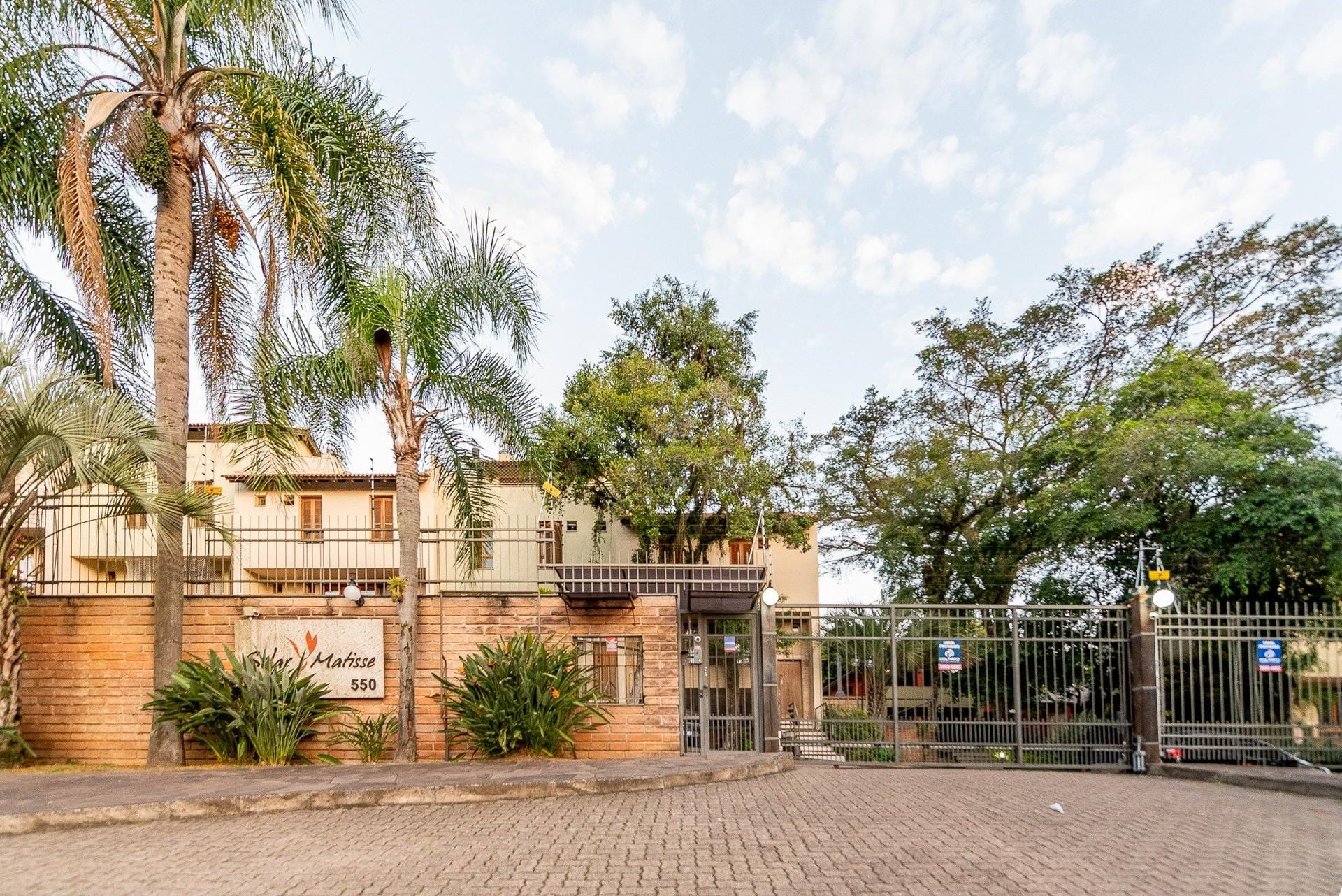 Casa em Condomínio à venda com 255m², 3 dormitórios, 1 suíte, 3 vagas no bairro Jardim Isabel em Porto Alegre - Foto 1