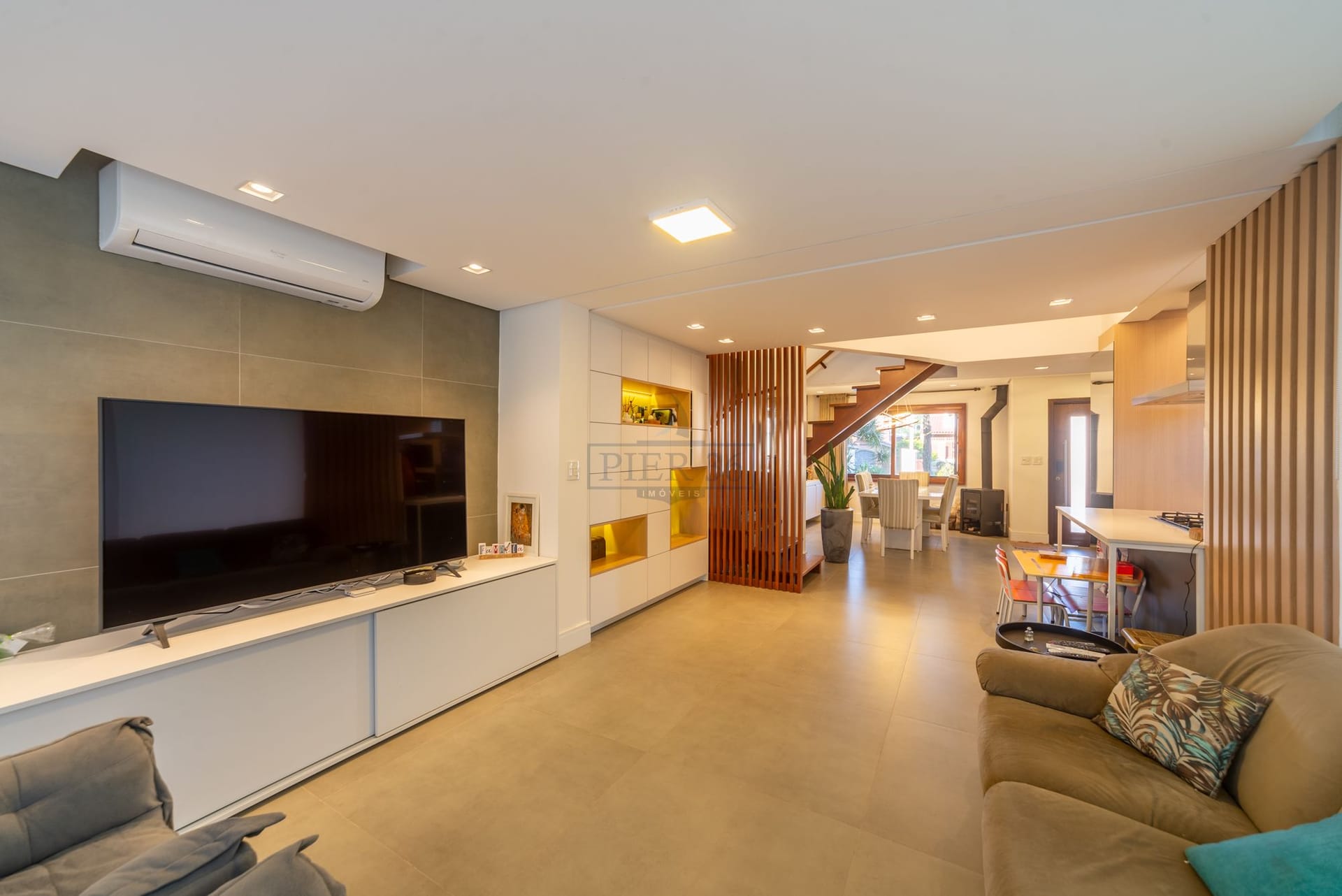 Casa em Condomínio à venda com 212m², 4 dormitórios, 1 suíte, 2 vagas no bairro Espírito Santo em Porto Alegre - Foto 1