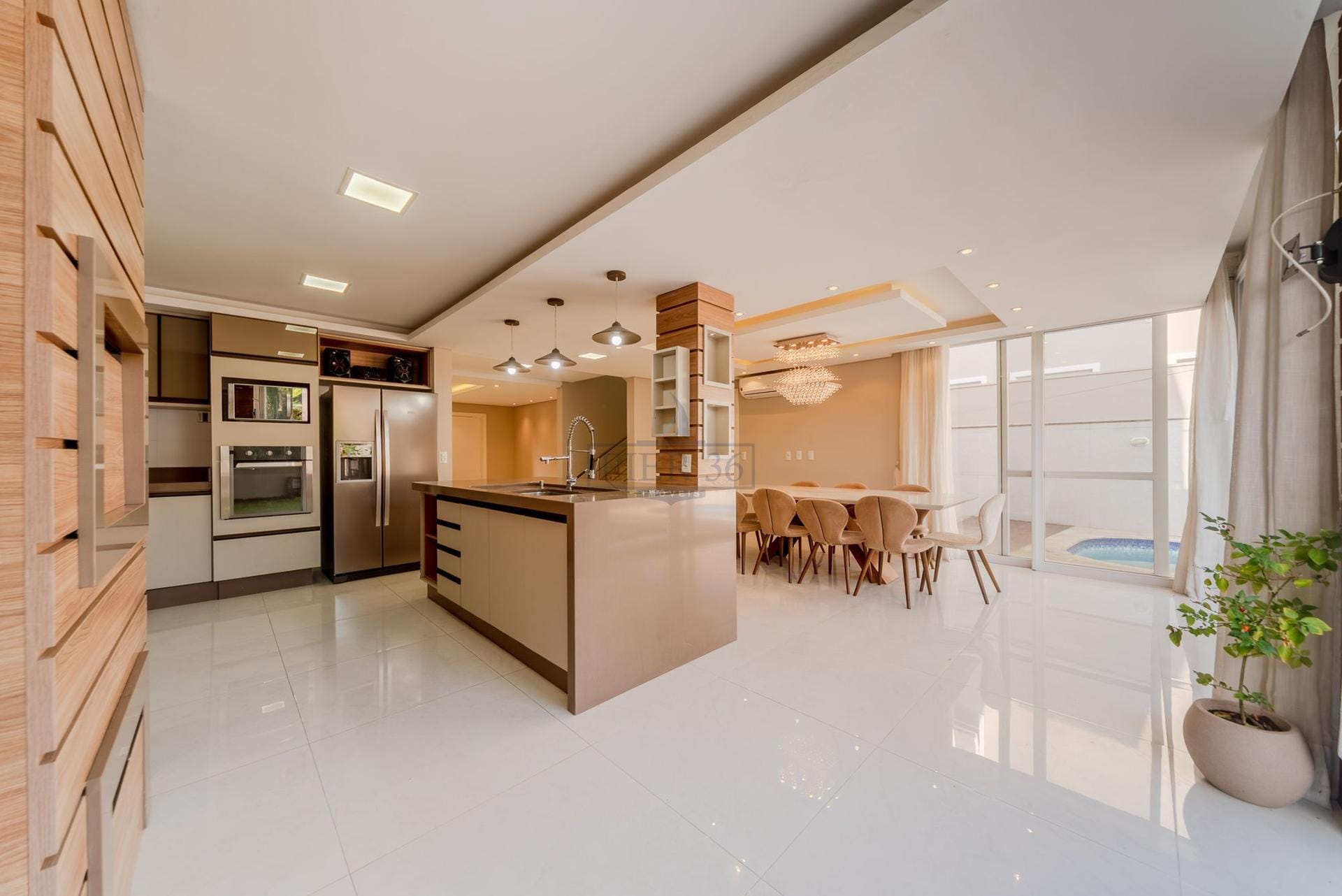 Casa em Condomínio à venda com 312m², 4 dormitórios, 4 suítes, 4 vagas no bairro Hípica em Porto Alegre - Foto 1