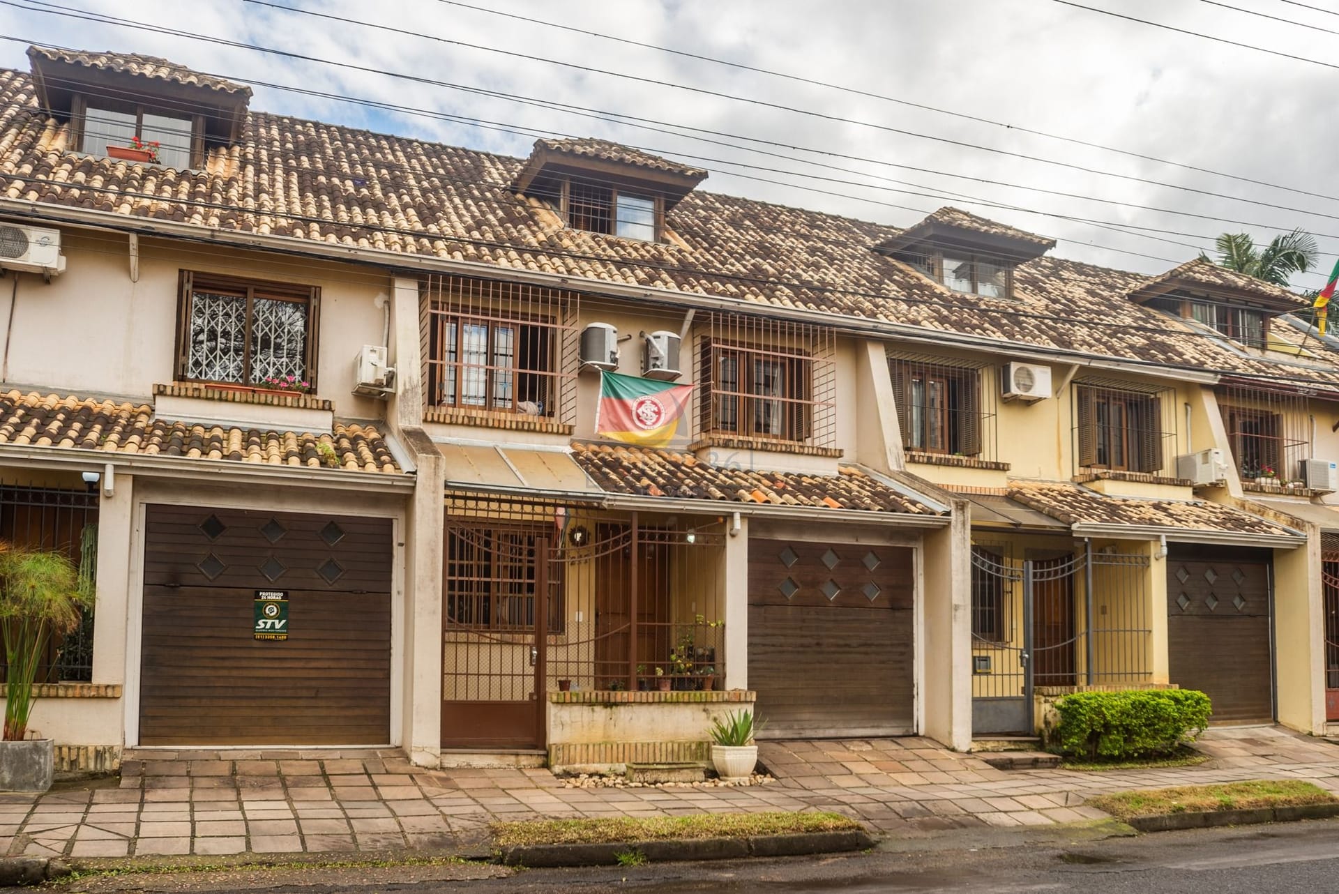 Casa à venda com 135m², 3 dormitórios, 1 suíte, 2 vagas no bairro Tristeza em Porto Alegre - Foto 1
