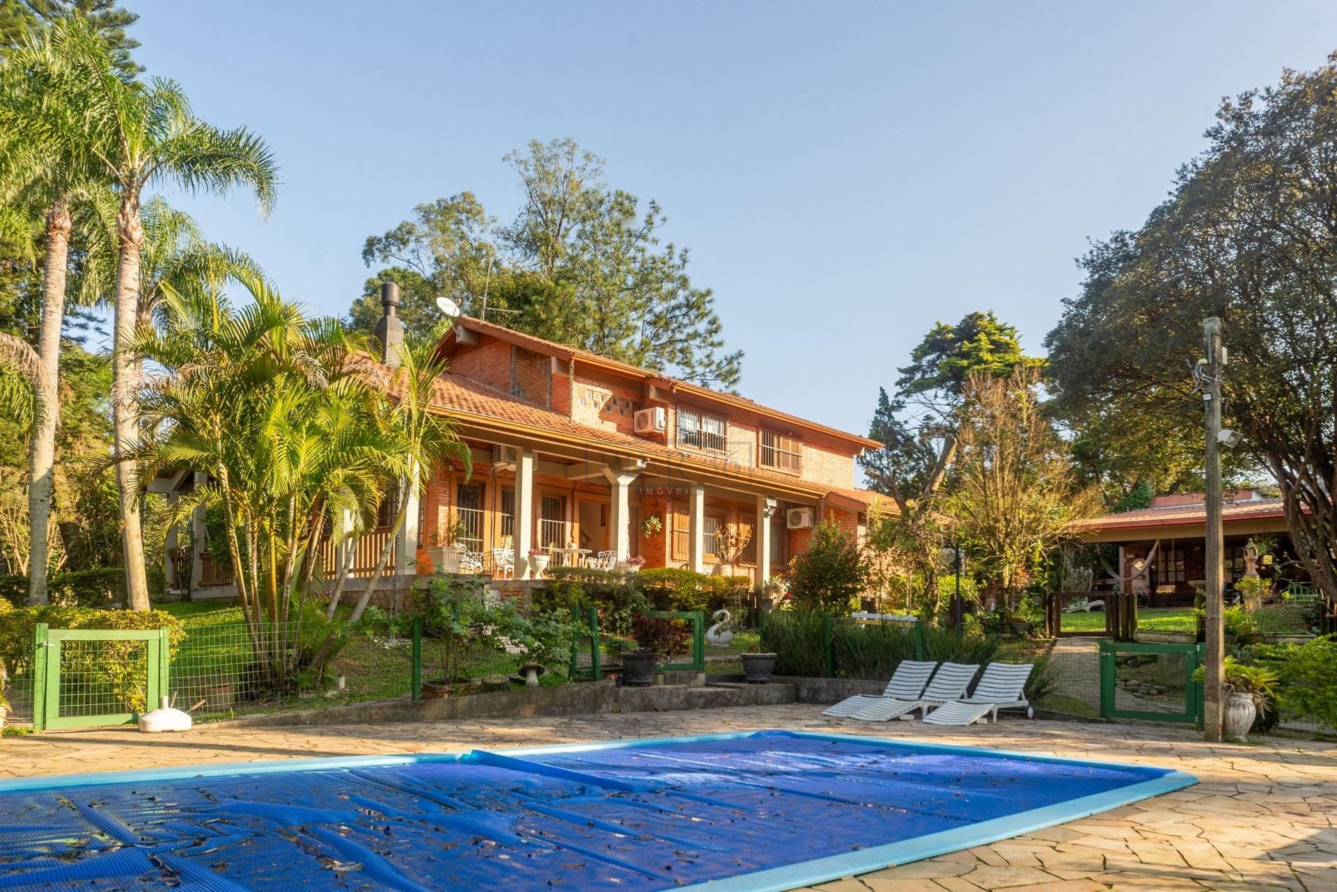 Casa à venda com 640m², 6 dormitórios, 6 suítes, 4 vagas no bairro Belém Velho em Porto Alegre - Foto 1