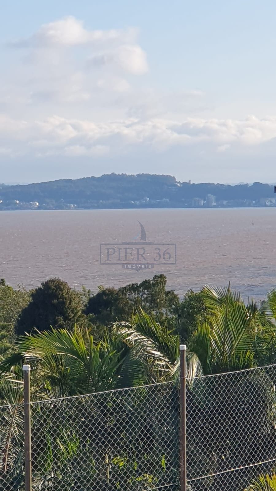 Casa à venda com 436m², 3 dormitórios, 1 suíte, 6 vagas no bairro Vila Assunção em Porto Alegre - Foto 1