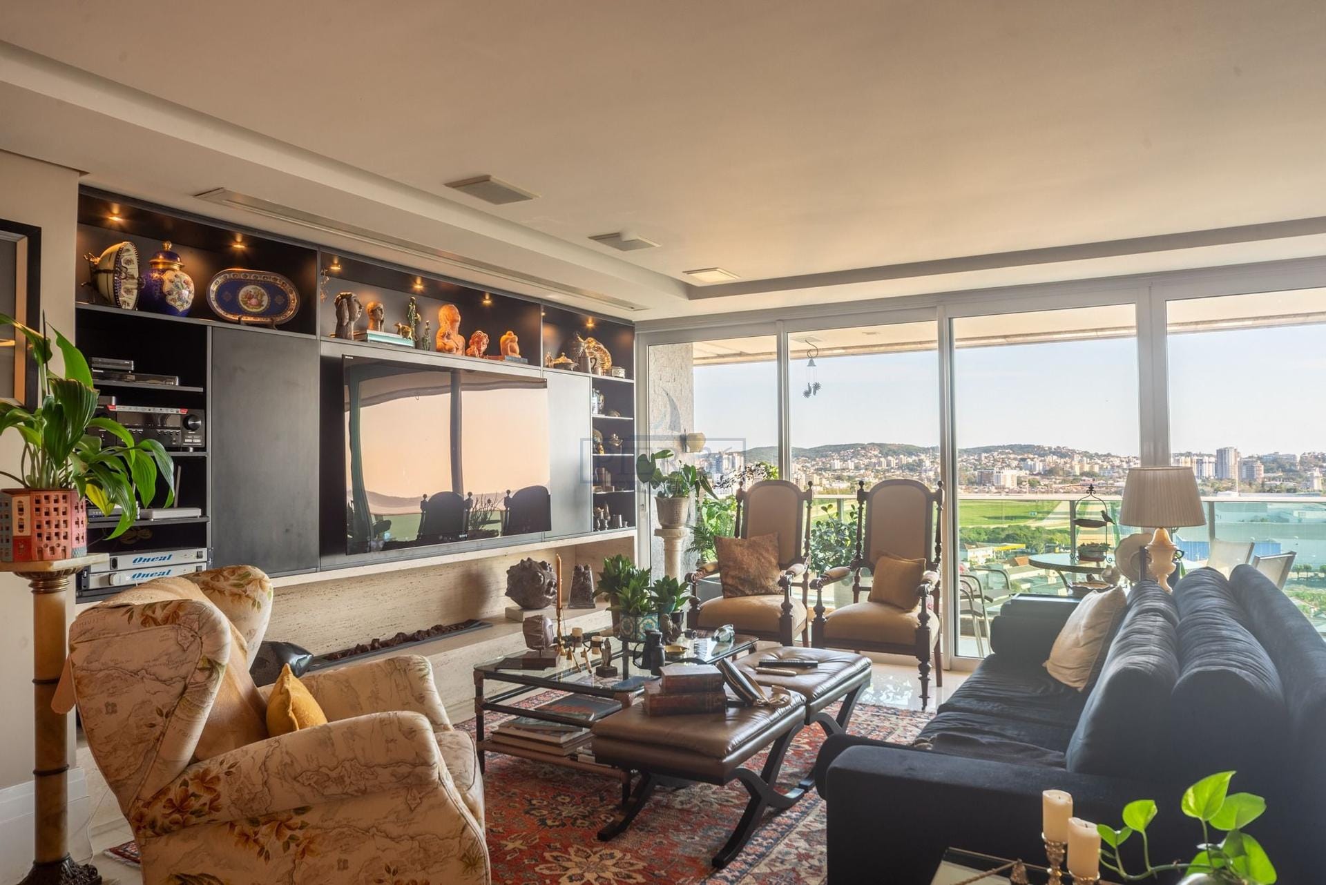 Apartamento à venda com 237m², 3 dormitórios, 2 suítes, 3 vagas no bairro Cristal em Porto Alegre - Foto 1