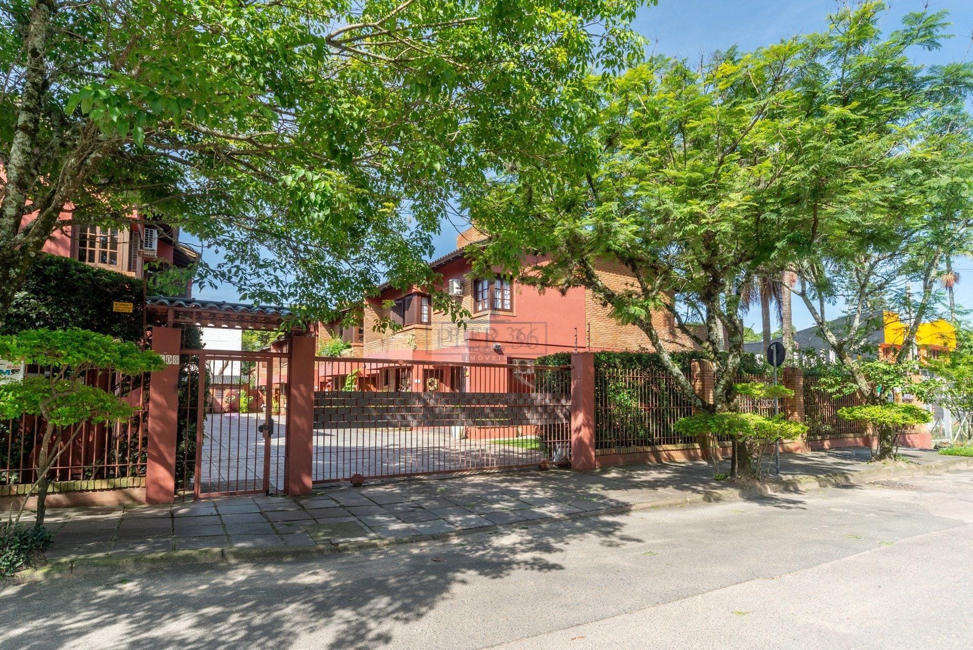 Casa em Condomínio à venda com 173m², 3 dormitórios, 1 suíte, 2 vagas no bairro Pedra Redonda em Porto Alegre - Foto 1