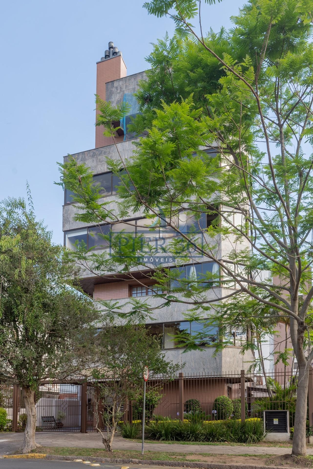 Apartamento à venda com 191m², 4 dormitórios, 2 suítes, 2 vagas no bairro Menino Deus em Porto Alegre - Foto 1