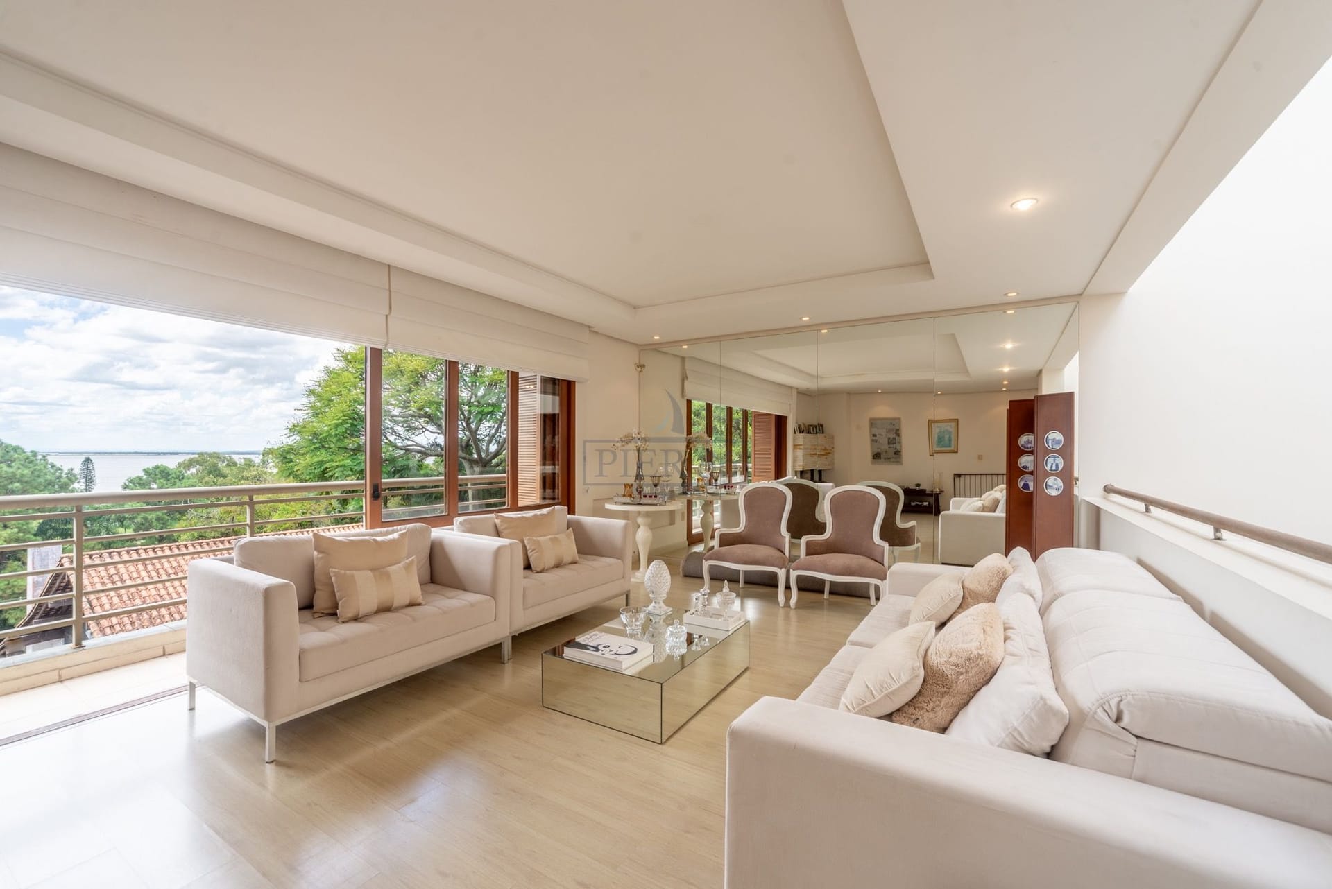 Casa em Condomínio à venda com 347m², 4 dormitórios, 2 suítes, 2 vagas no bairro Vila Assunção em Porto Alegre - Foto 1